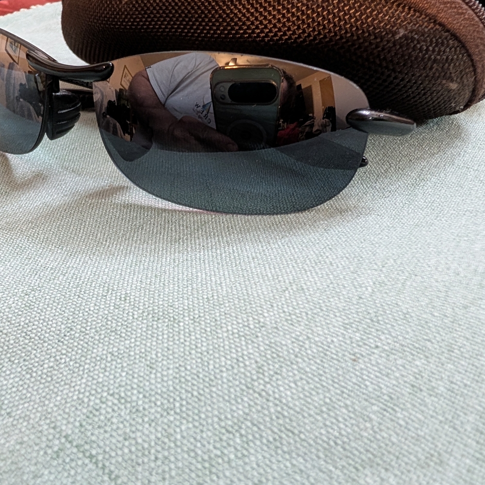 Maui Jim Black Rimless Sunglasses with Brown Zipper Case - Picture 9 of 11